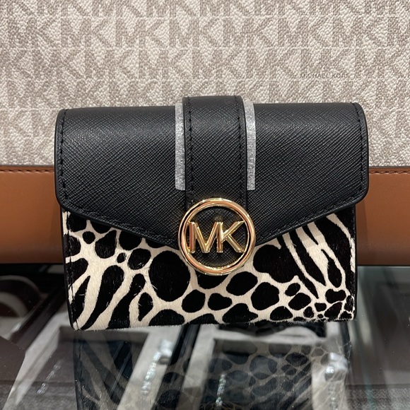 MICHAEL KORS
Carmen Medium Flap Bifold Faux Fur-Leather Wallet
Black
NWT - Picture 6 of 16